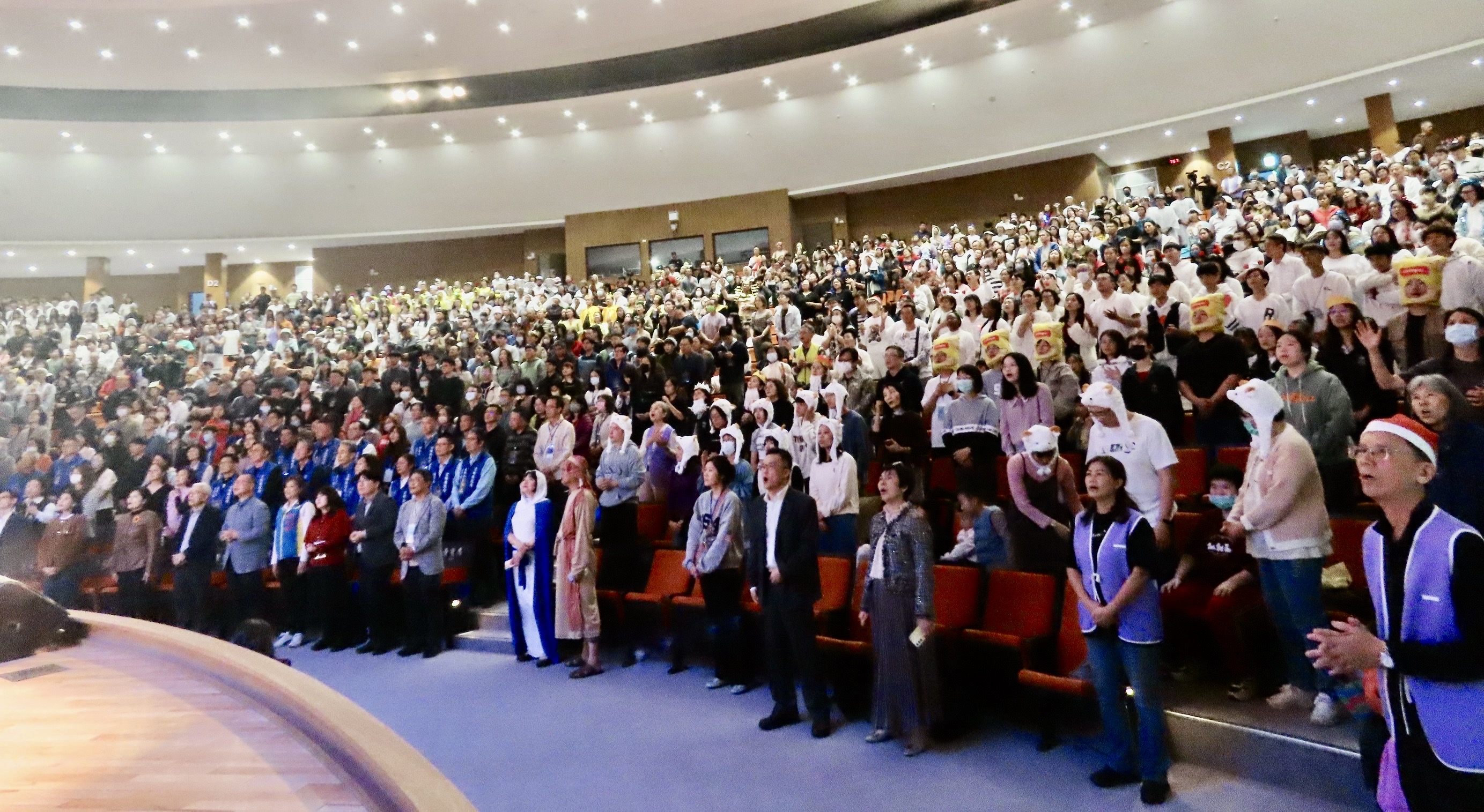 會中的敬拜。(圖/李容珍攝影)