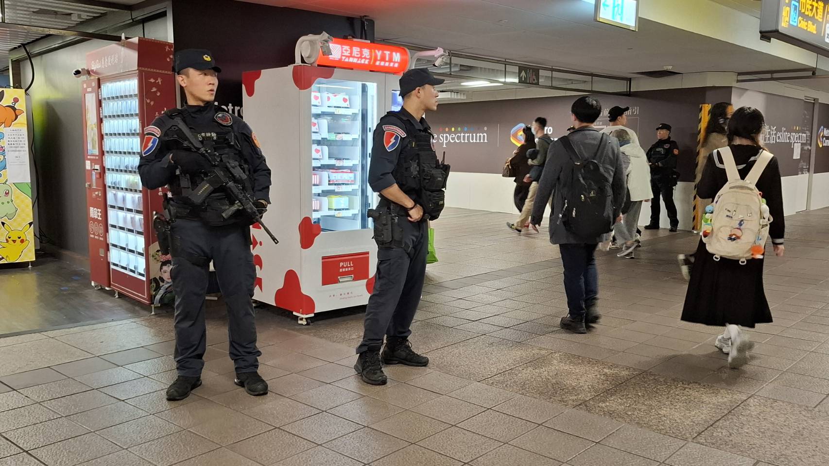 警察增強北車巡邏。