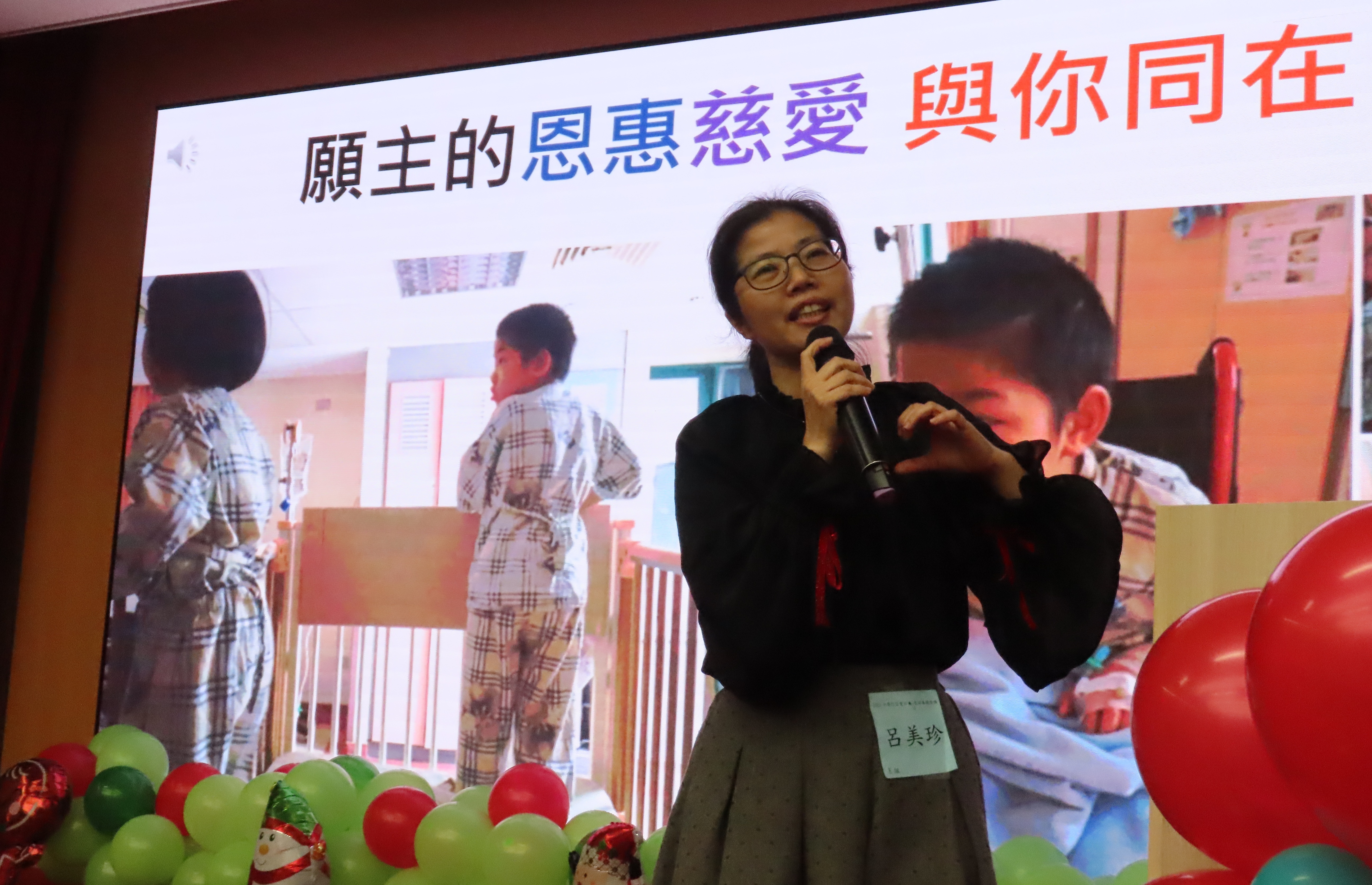 呂美珍姊妹用詩歌見證家有罕病兒故事。(圖/李容珍攝影)