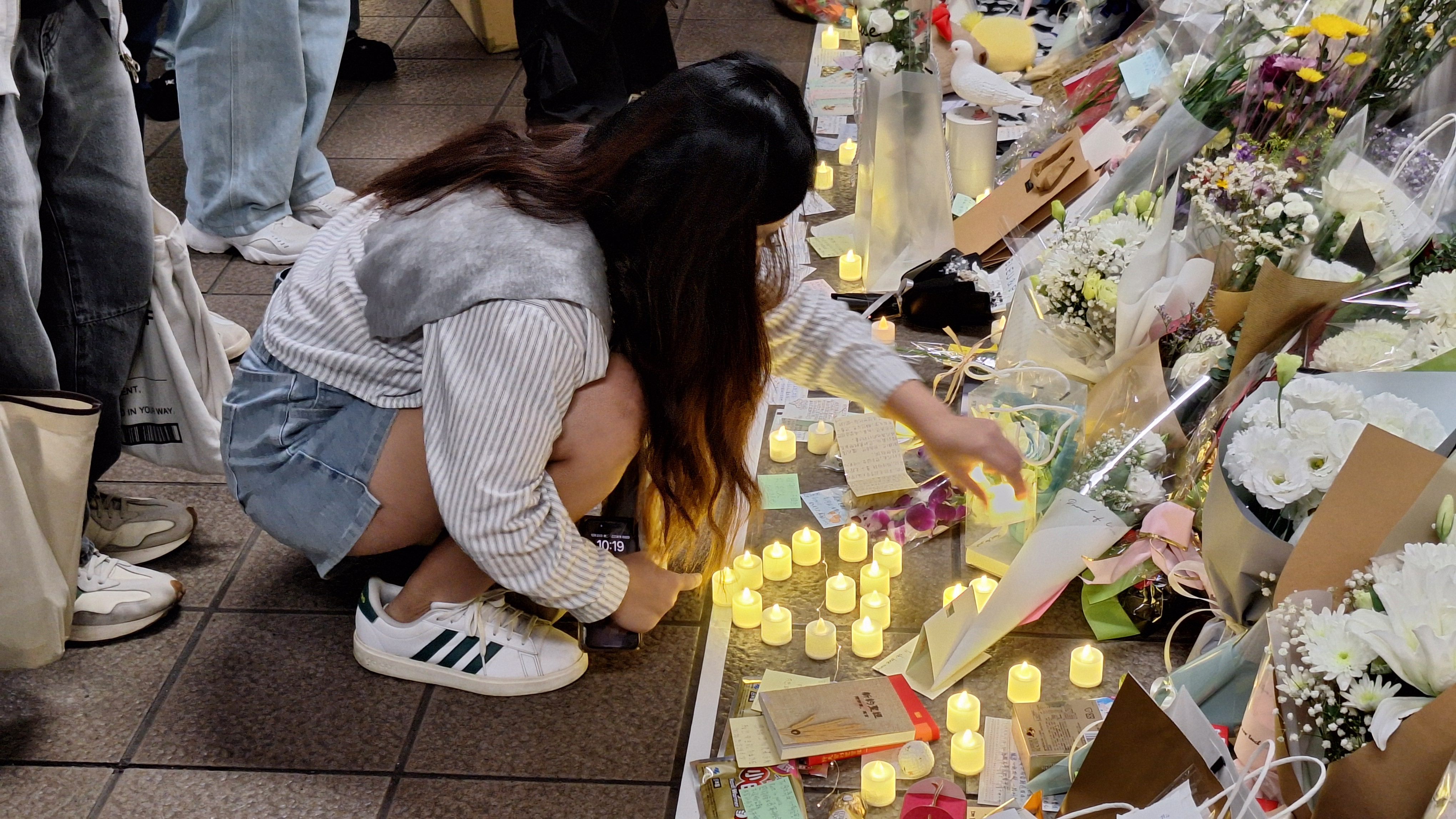 點亮燭光。（圖/台北捷運公司提供）