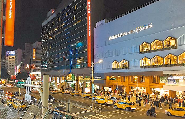 捷運中山站商圈誠品南西店。（圖／維基）