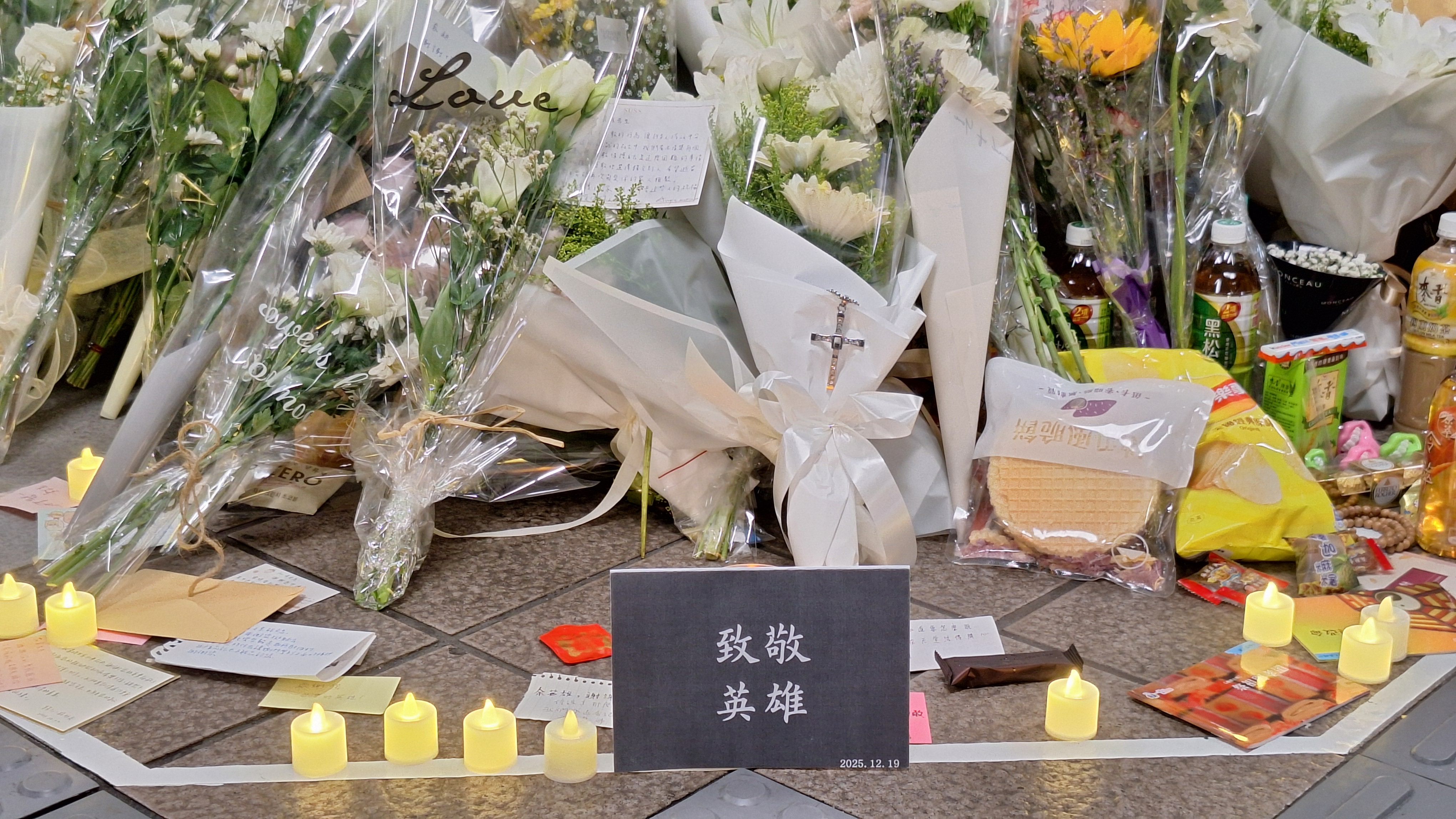 十字架花束。（圖/台北捷運公司提供）