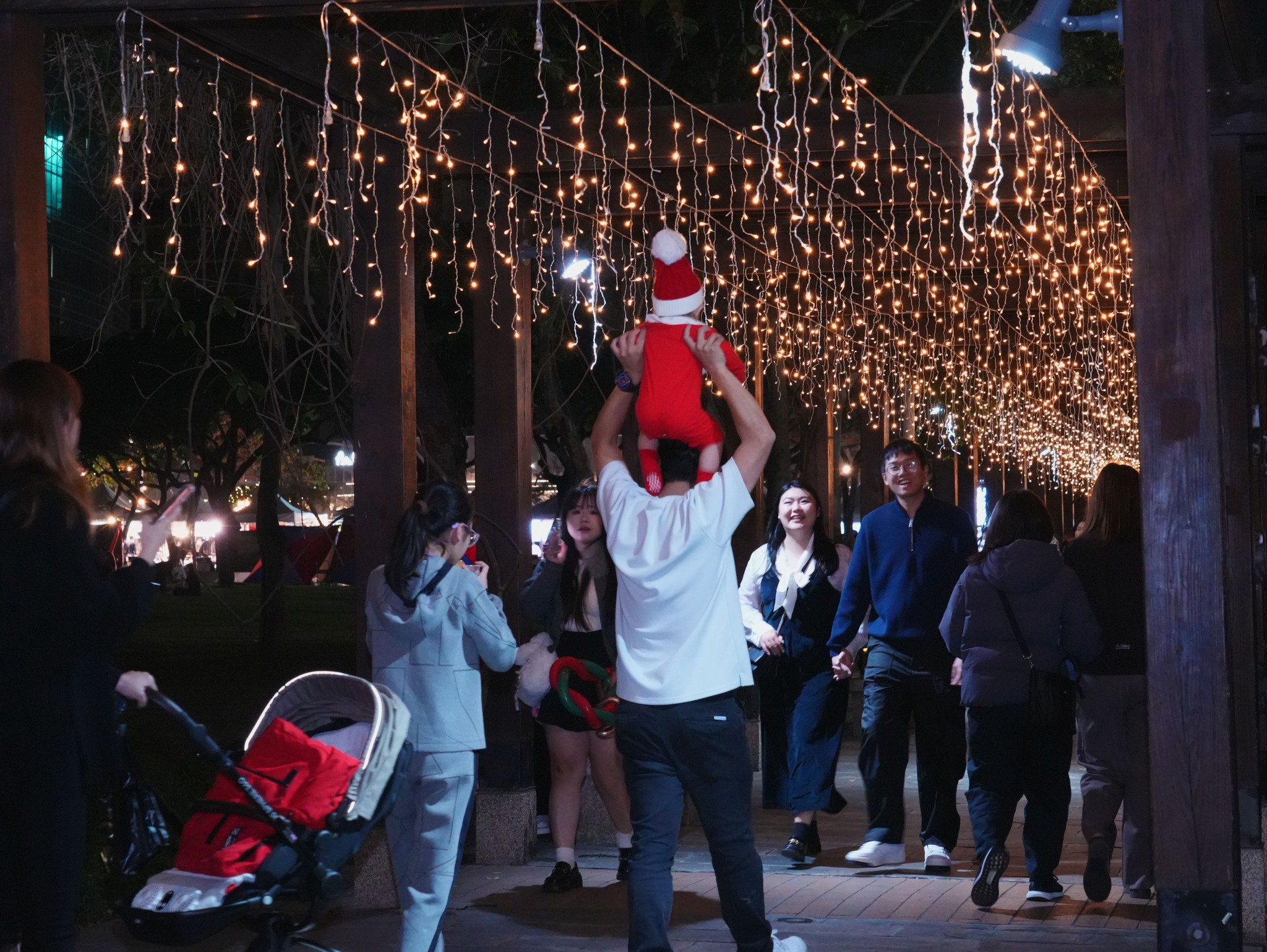 現場湧進許多人。(翻攝自台中好聖誕臉書)