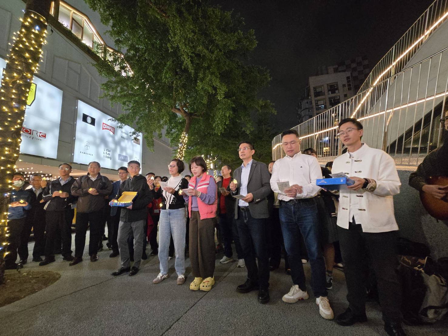 跨黨派市議員唱詩禱告（圖/梁敬彥攝影）