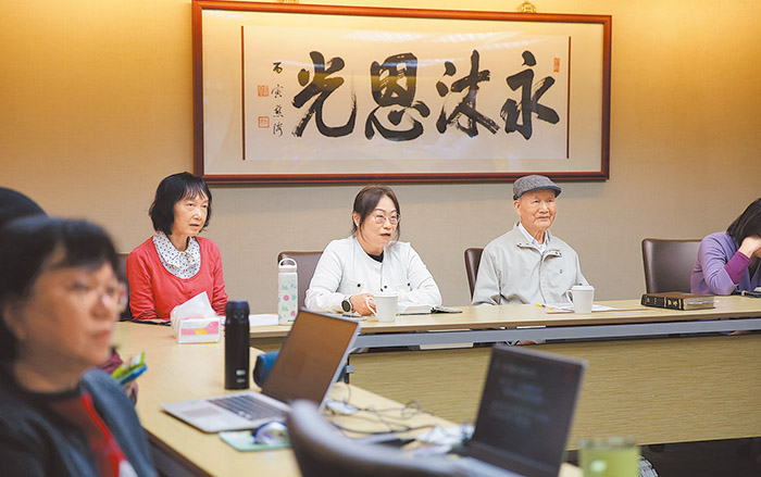 陳定川榮譽董事長(右一)。(圖/永光化學提供)