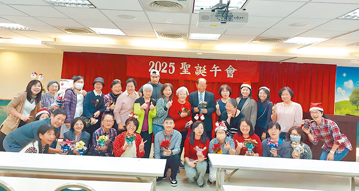 勞保局信望愛社每年都舉行聖誕午會職場講座。(圖/勞保局信望愛社提供)