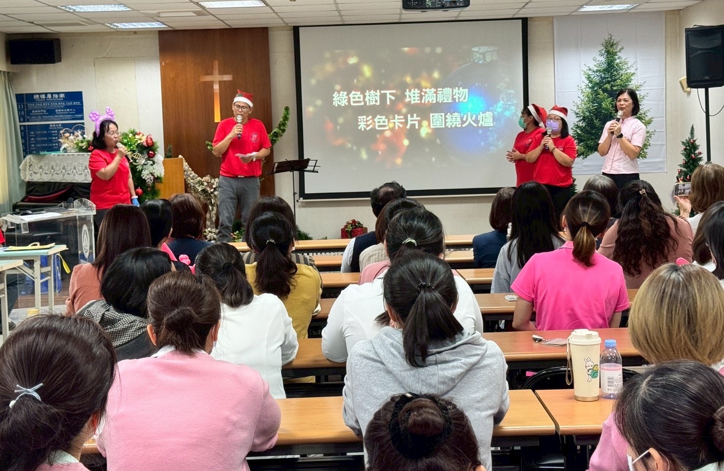 在南投醫院的聖誕午會。(蔡淑女傳道提供)