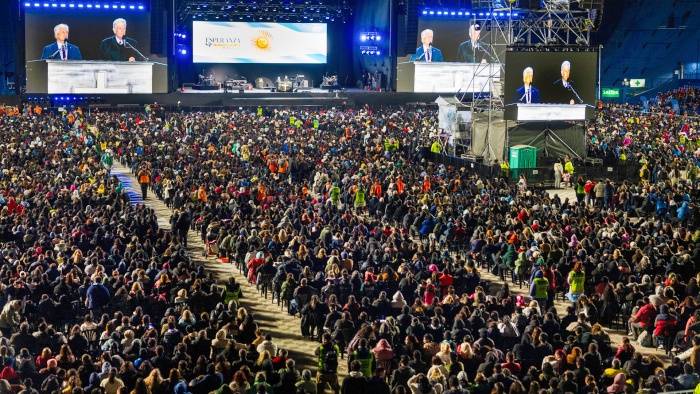 大型佈道會吸引大量人群。(翻攝自billygraham.org)