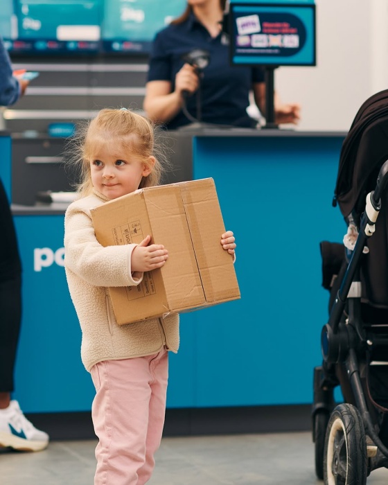 隨著線上購物發達,未來郵寄業務將以包裹為主。(翻攝自IG@postnord_sverige)