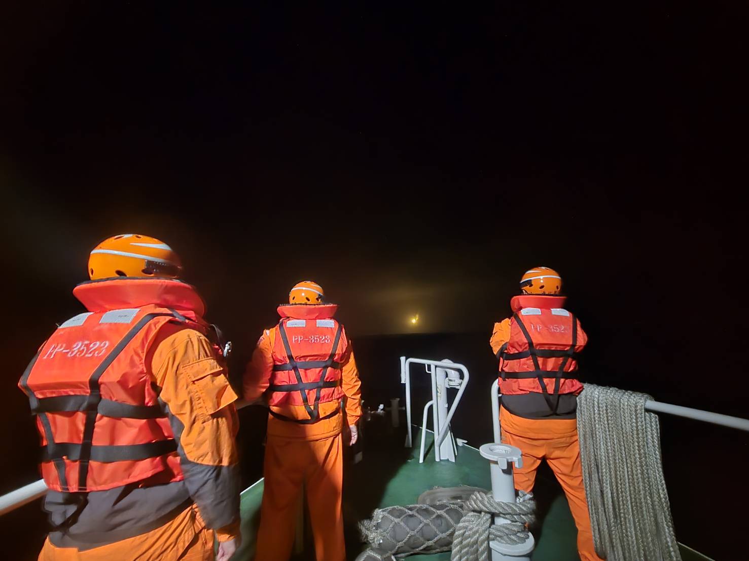 海巡人員持續搜救。