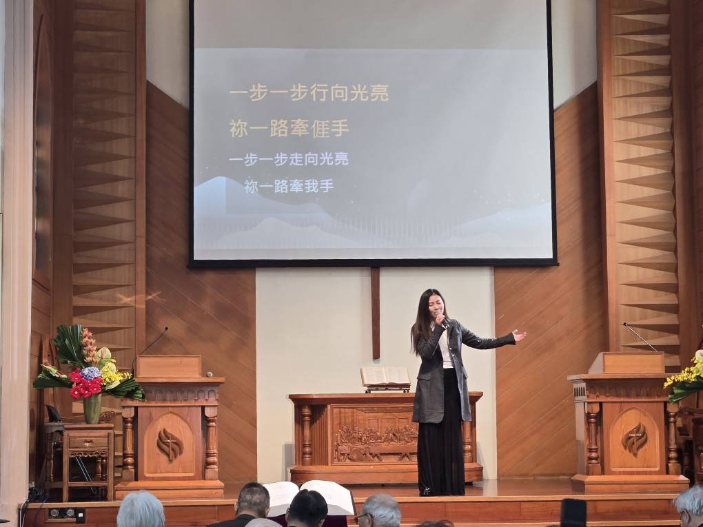 客家興起團隊、金曲獎得主林鈺婷獻唱客語創作詩歌〈愛是什麼〉和〈是你〉（圖/梁敬彥攝影）