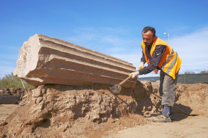 考古發現的男性雕像部分軀幹。（翻攝自FB@Arkeolojihaber）