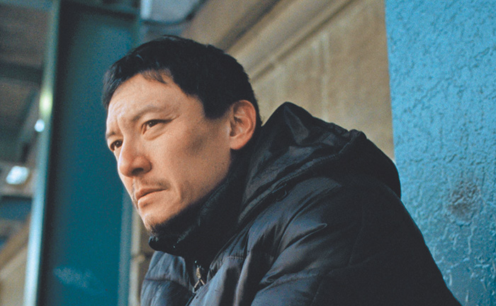 無論一天之中遇上多少事，都往肚子裡吞。（劇照來源：甲上娛樂）