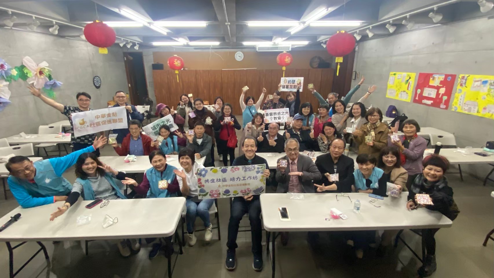 金點聯盟拜訪關懷協會工作並合影。(圖/台中市城市之光關懷協會提供)