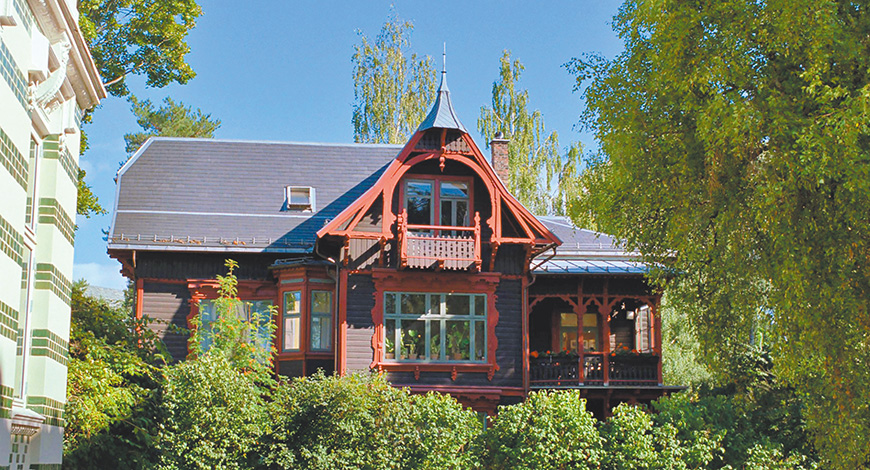 柏格家族世代傳承的老屋,承接家人的生老病死、相愛與爭吵。(劇照來源:海鵬影業)