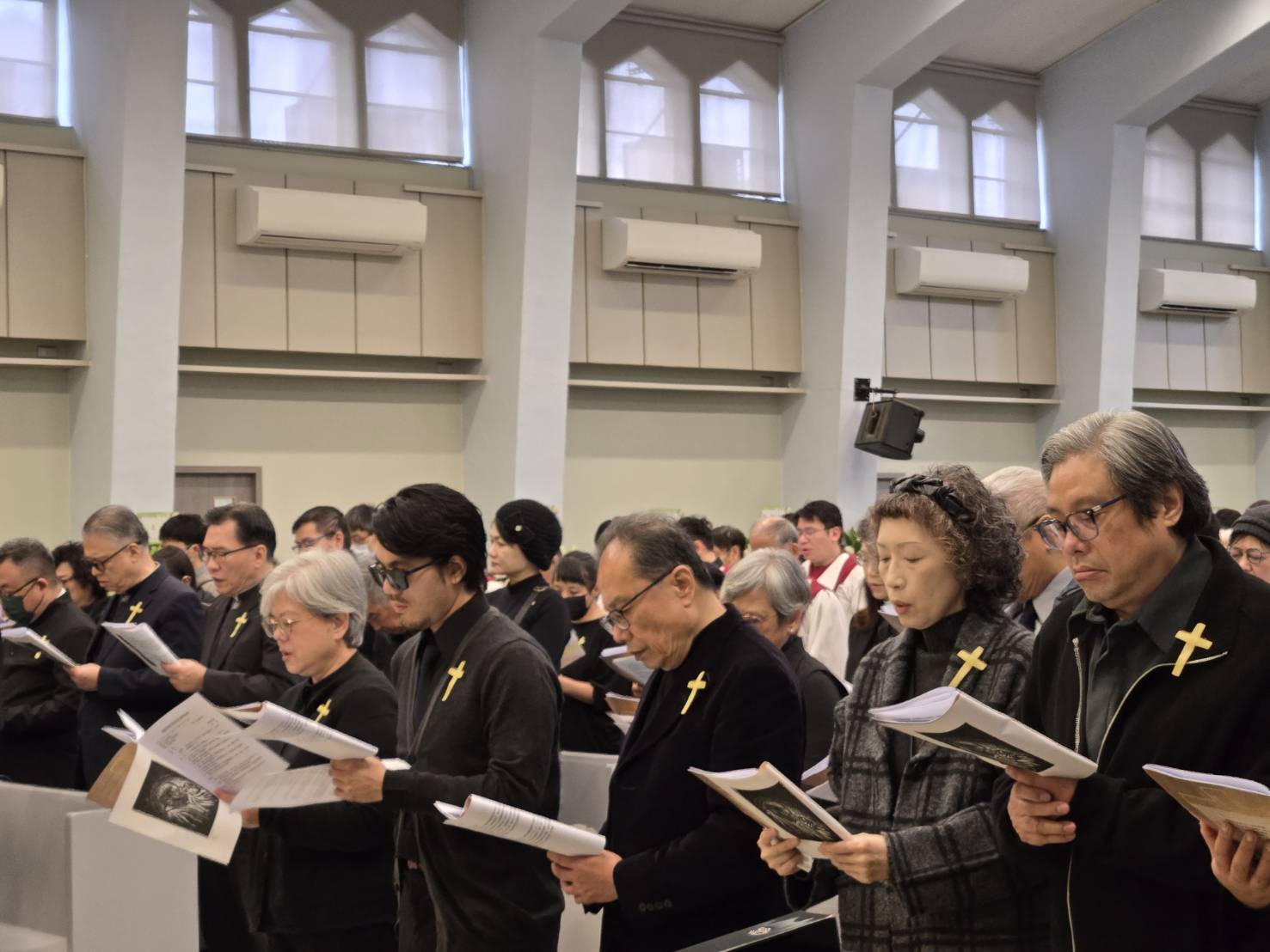 家屬獻詩。(圖/梁敬彥攝影)