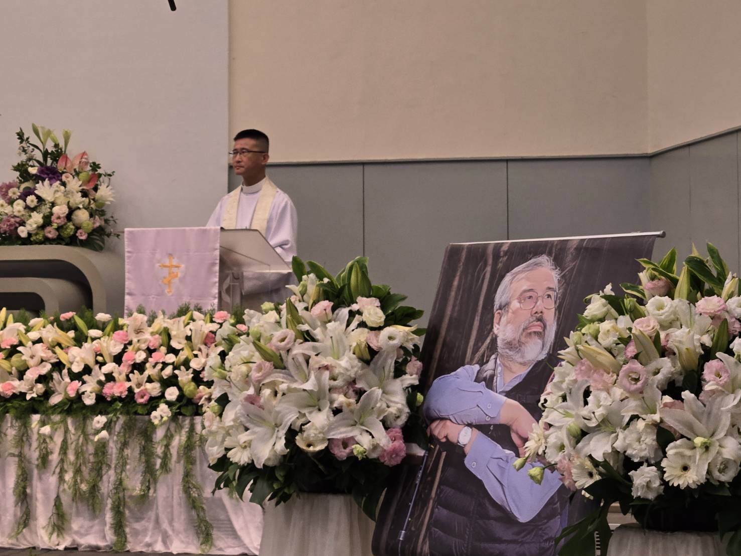 台北衛理堂主任牧師邱泰耀司會。(圖/梁敬彥攝影)