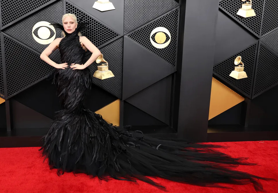 女神卡卡。（翻攝自IG@GRAMMYS)