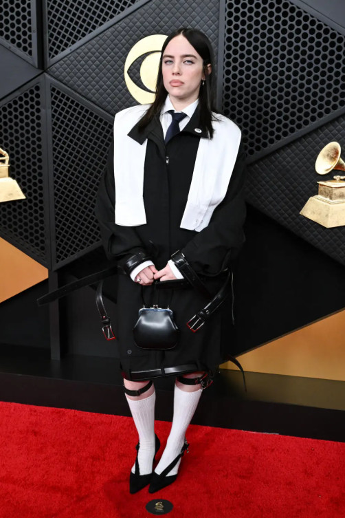 怪奇比莉。（翻攝自IG@GRAMMYS)