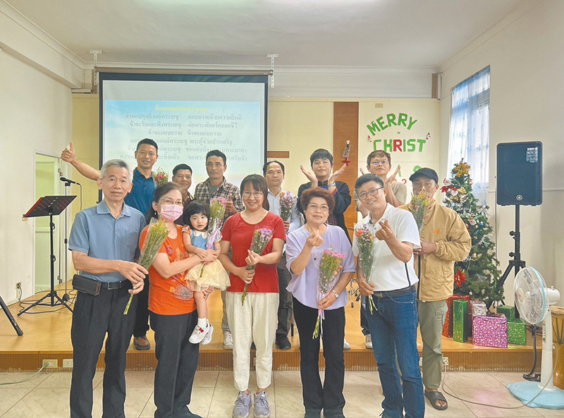 阿董初來參加教會參加母親節活動時生澀的樣子。