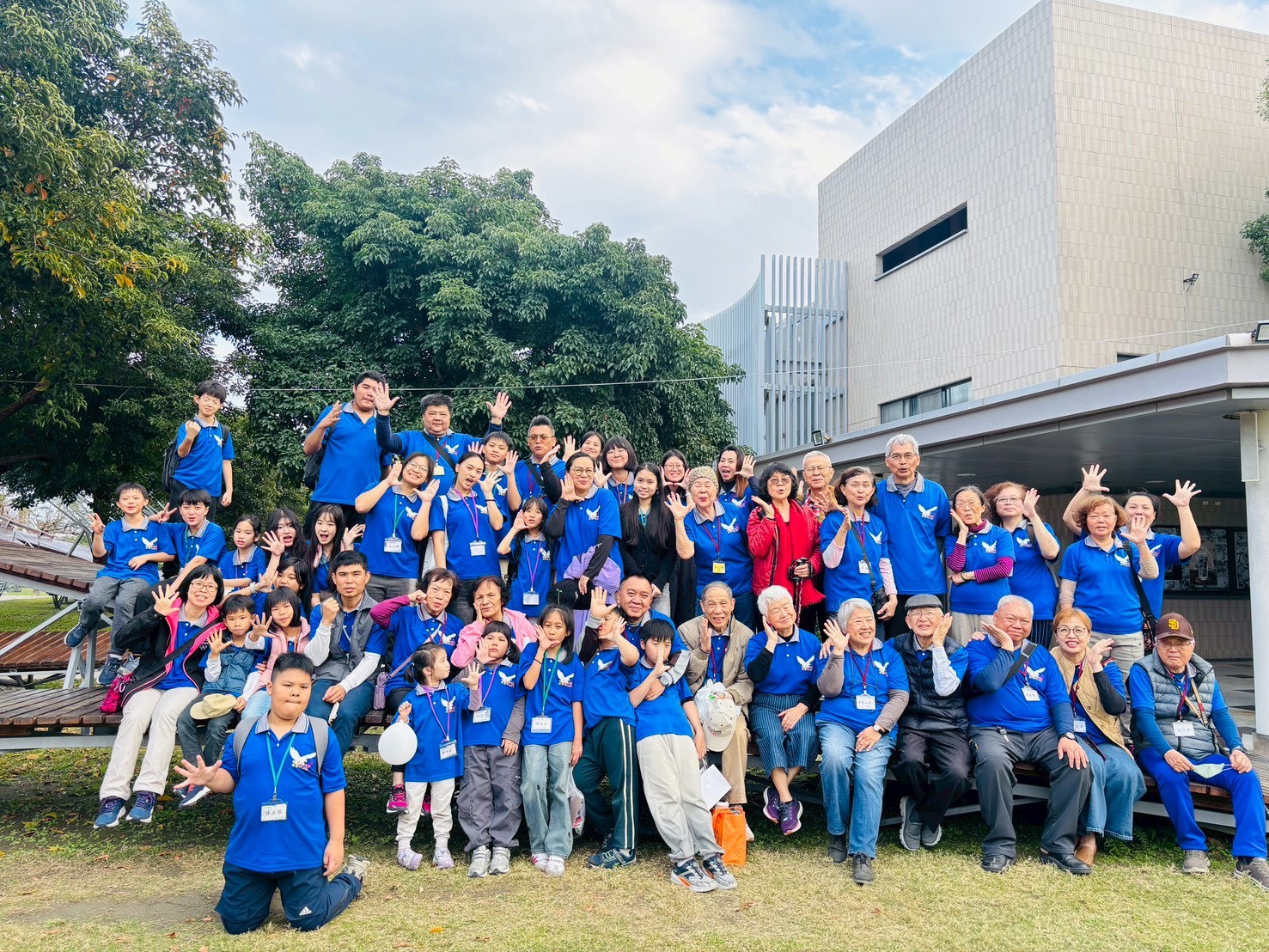 新世代短宣隊合影。(受訪者提供)