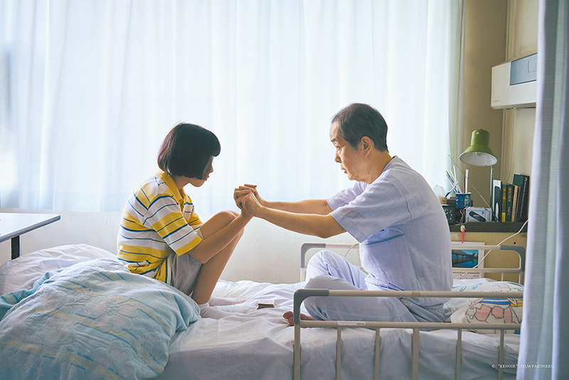 風葵與癌末父親玩著心電感應的遊戲。（劇照來源：政駒實業）