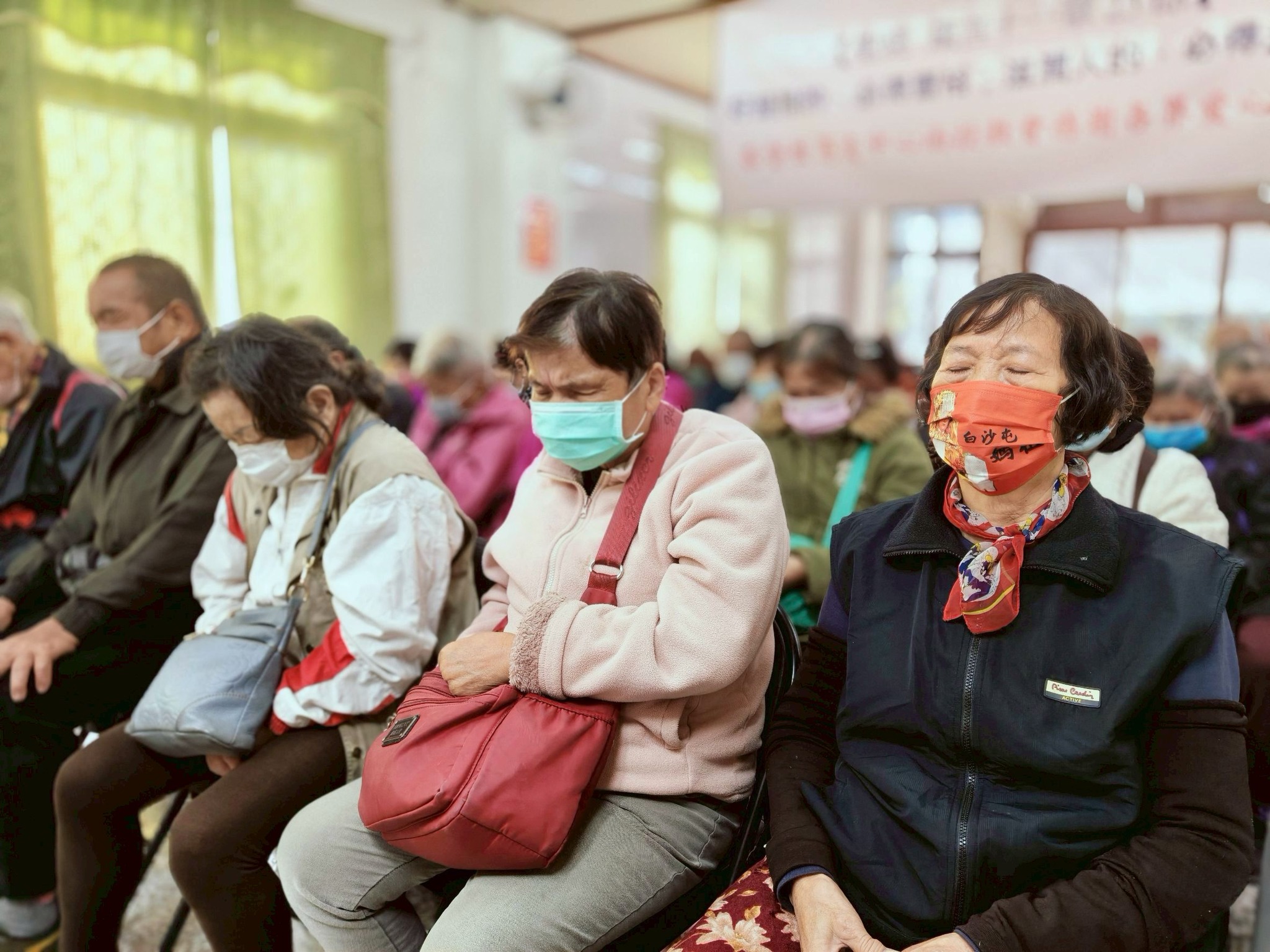 他們需要物資，更需要靈糧。(翻攝自台中恩友豐收家園臉書)