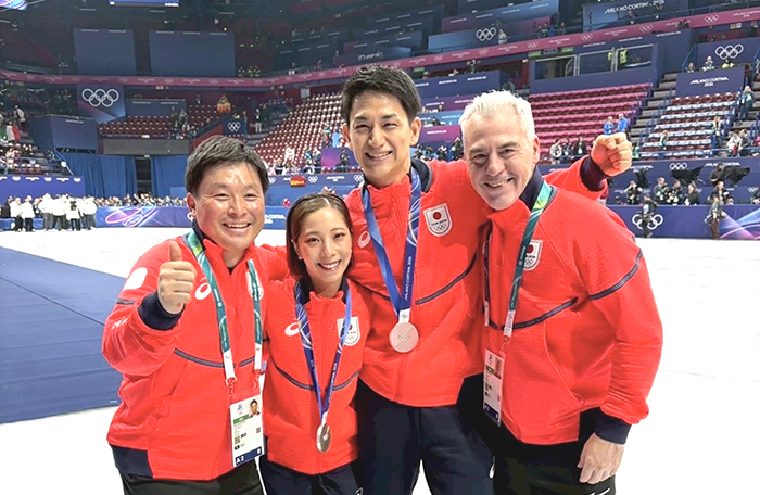 (左二至右一)三浦璃來、木原龍一、加拿大教練。(圖/翻攝自IG@riku9111)