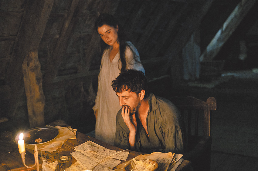 艾格妮絲鼓勵創作才華屢受壓抑的丈夫。（劇照來源：環球影業）