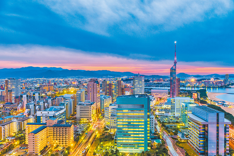 福岡塔是日本最高的海濱塔。