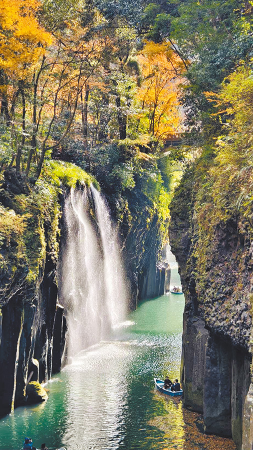 高千穗峽谷與瀑布景緻優美。（作者攝影）