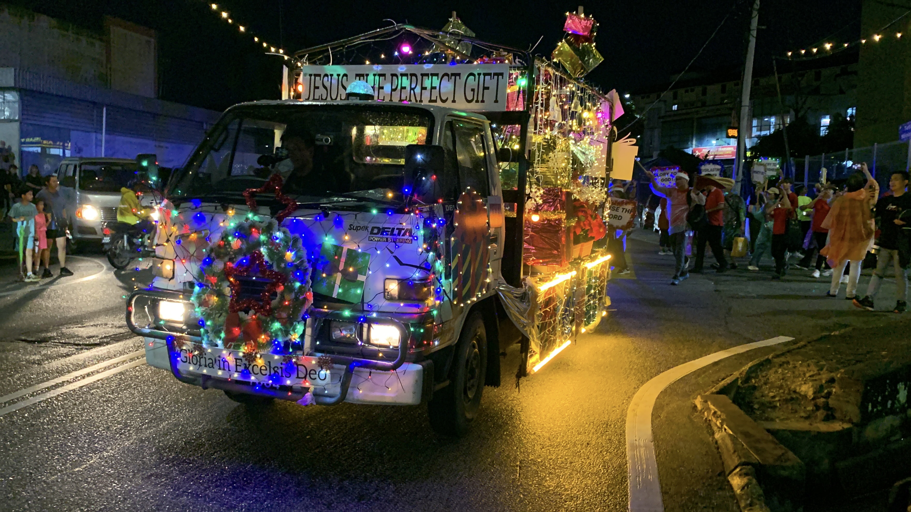 花车游行：耶稣是圣诞最完美的礼物