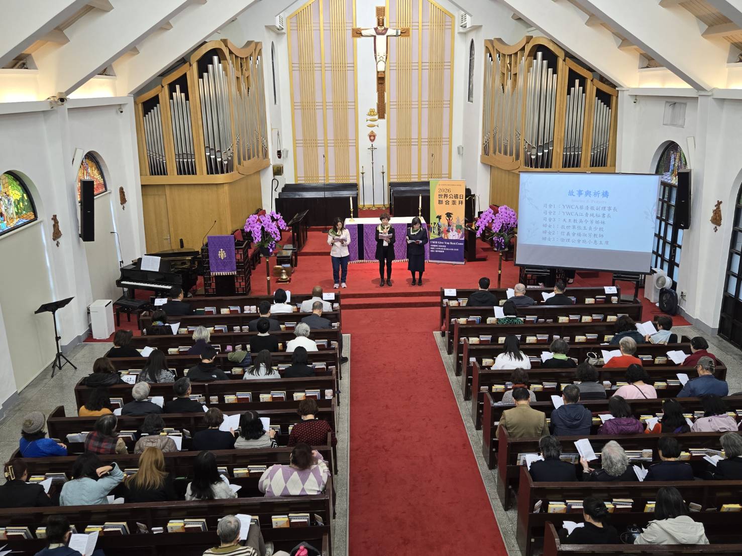 一起禱告。（圖/梁敬彥攝影）