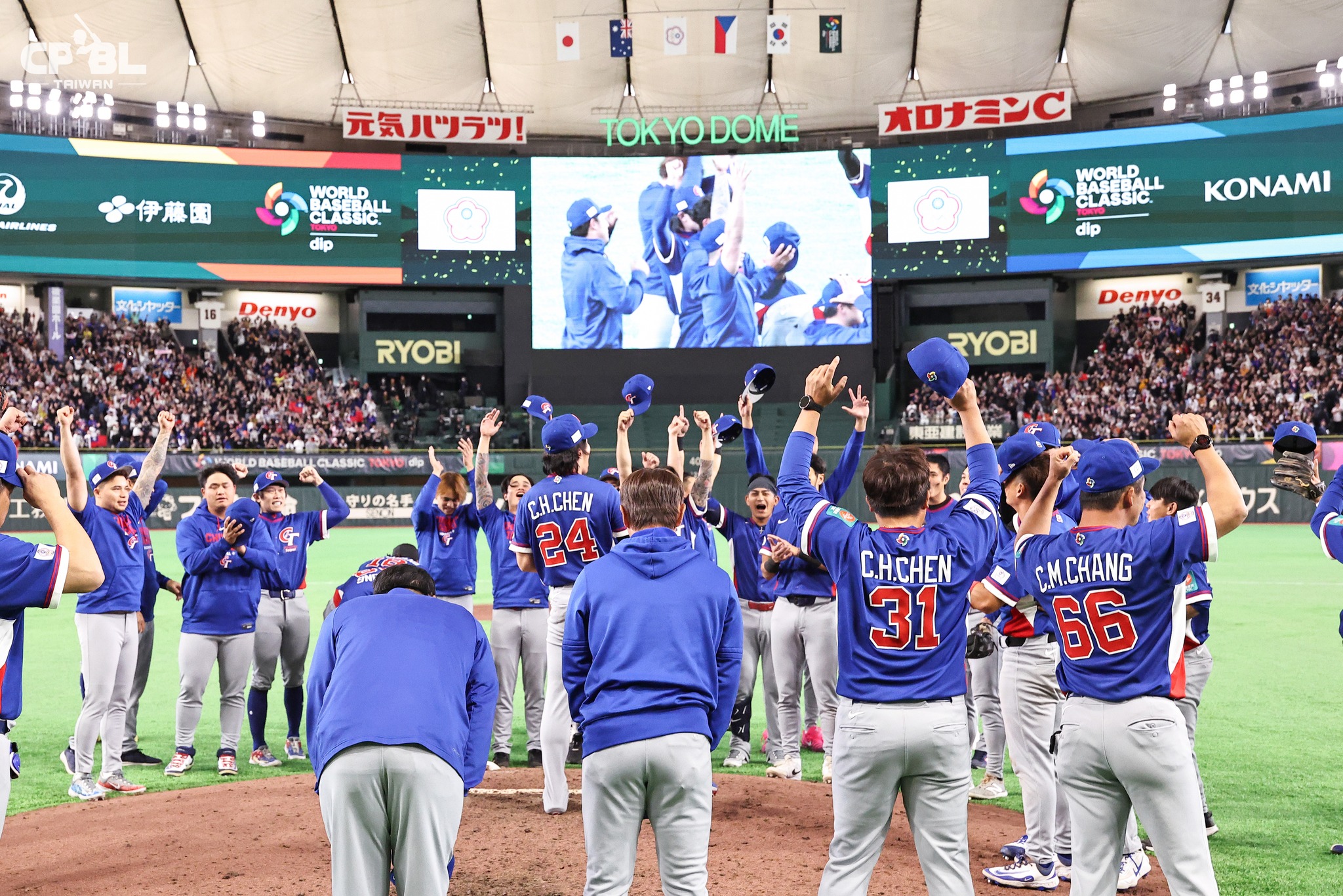 獲勝的一刻，眾人都歡呼慶祝。（圖/中華職棒CPBL FB）