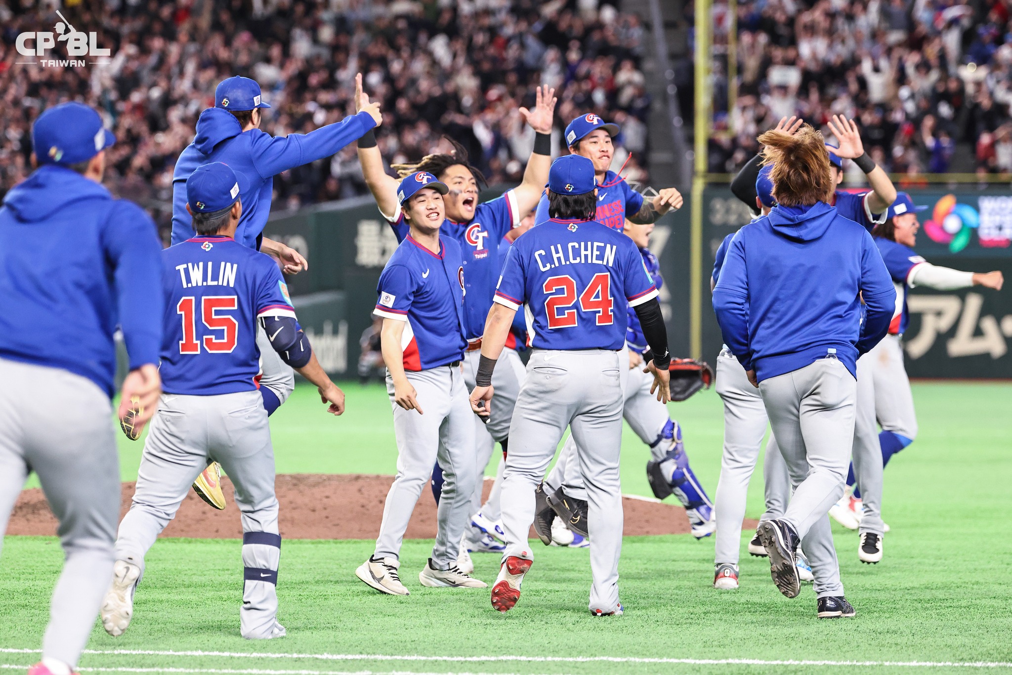 團隊彼此喝采。（圖/中華職棒CPBL FB）
