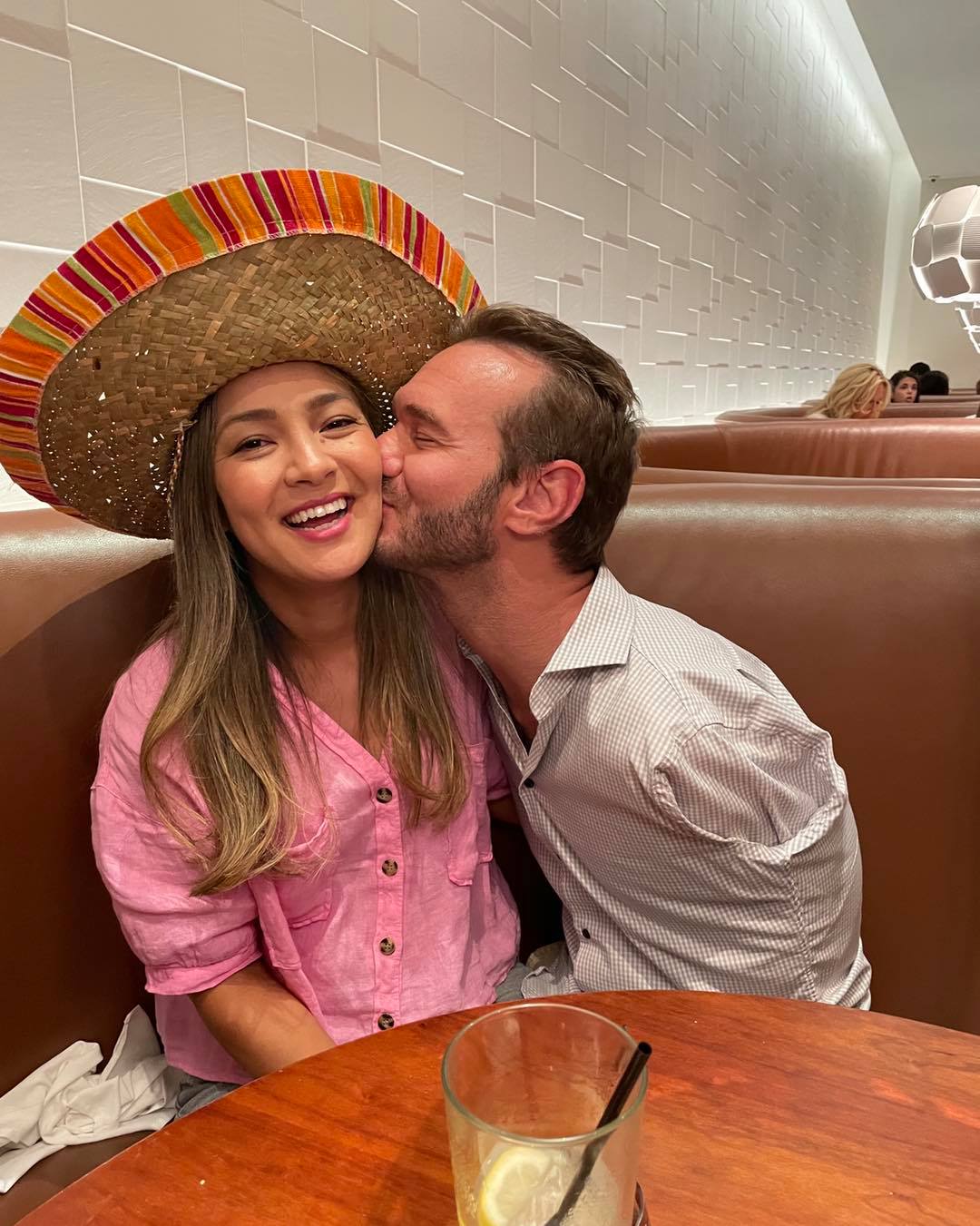 力克．胡哲與妻子。（翻攝自Nick Vujicic臉書）