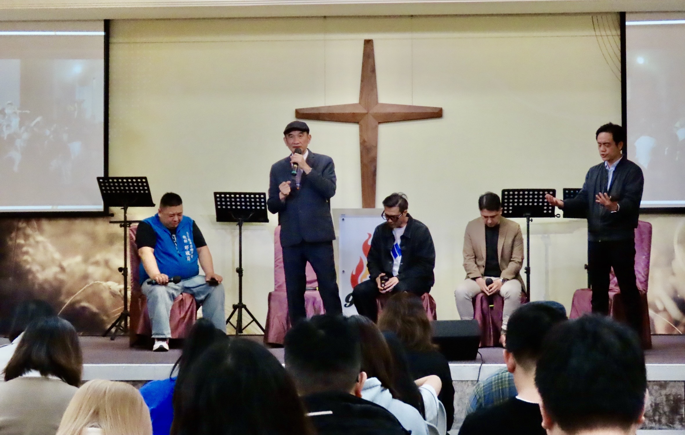 黃炯榕牧師最後祝福禱告。(圖/李容珍攝影)