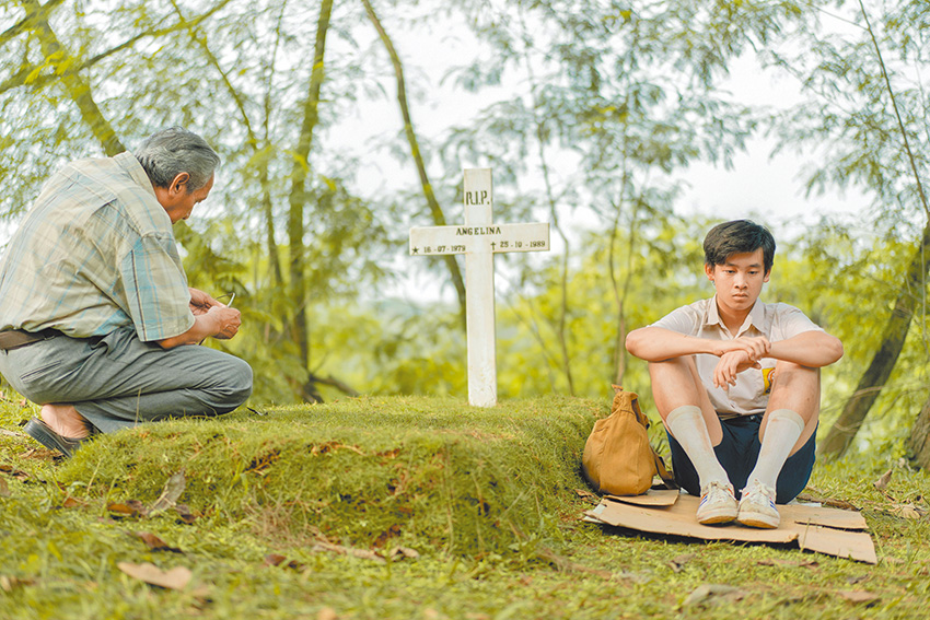 不善言辭的西蒙，用真誠的心聲打動叛逆的凱法斯。（劇照來源：Netflix）