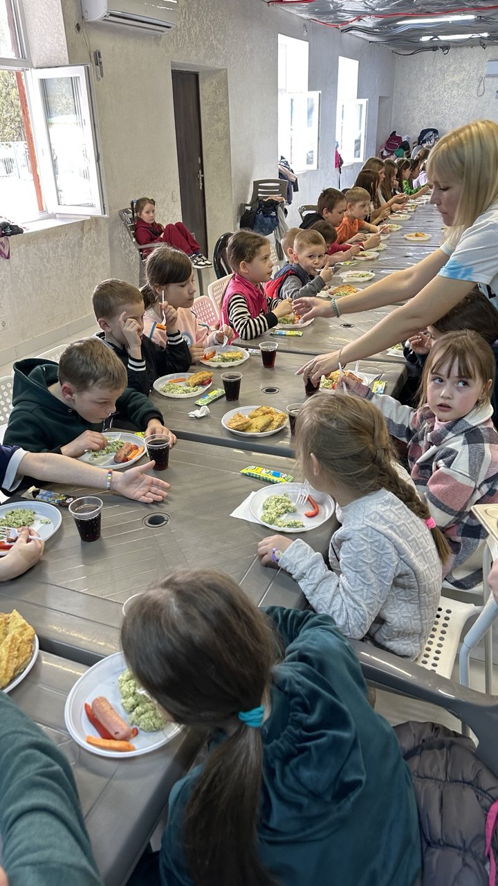 我們教會每週都會為孩子們供餐