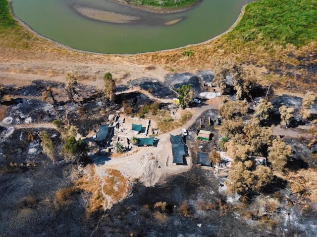 野火後的伯賽大。（CBN News影片截圖）