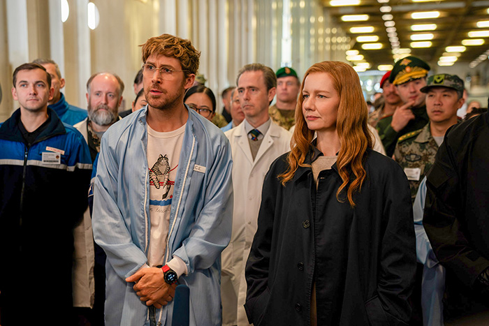 伊娃（右）匯集全球資源和頂尖人才，成立「聖母計畫」確保地球免於巨災。