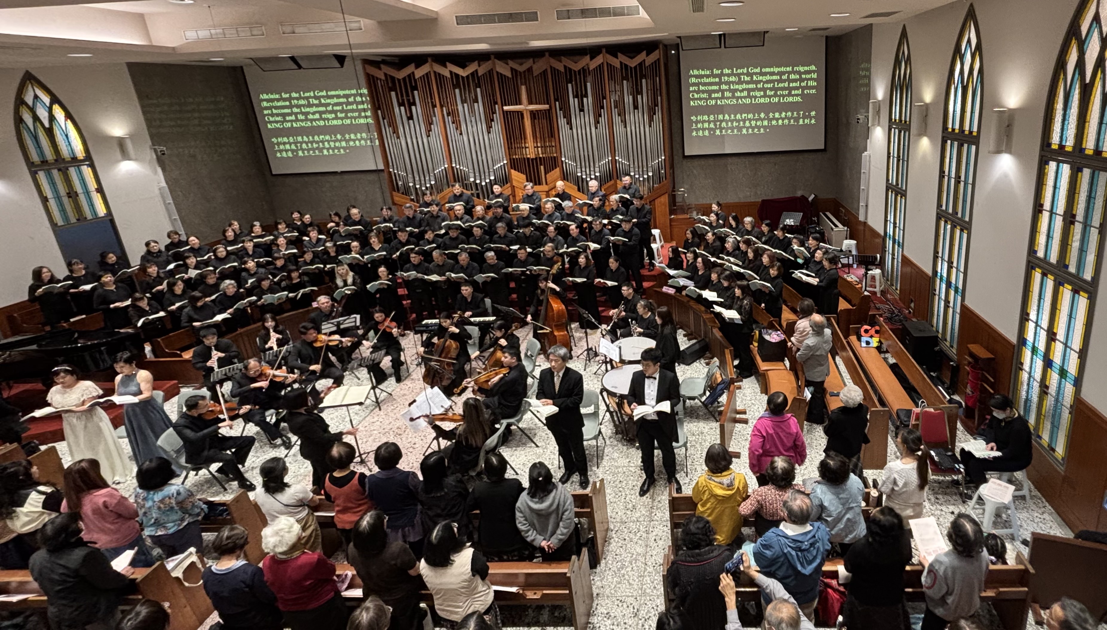 全體合唱哈利路亞。(圖/李容珍攝影)
