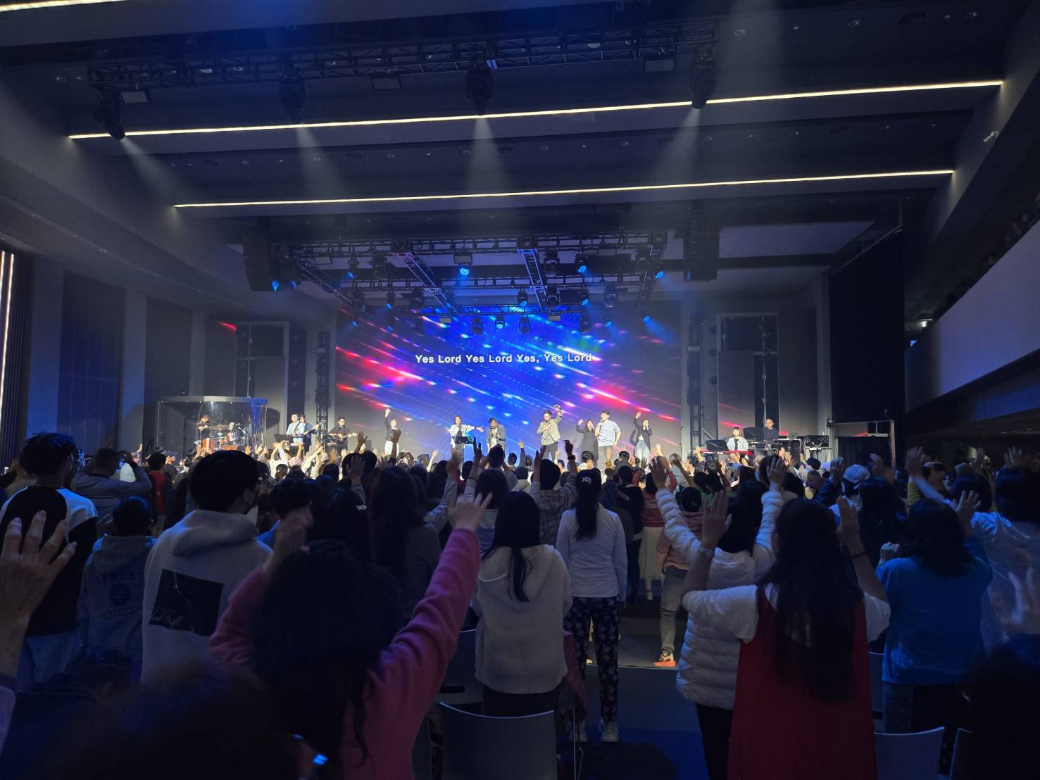 全場禱告。（圖/梁敬彥攝影）