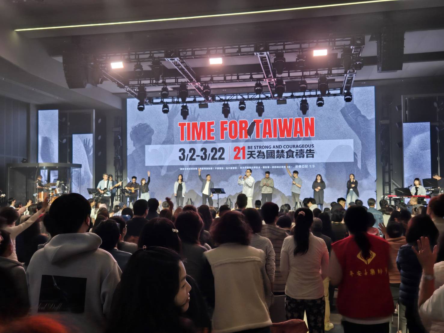 青年世代的敬拜。（圖/梁敬彥攝影）