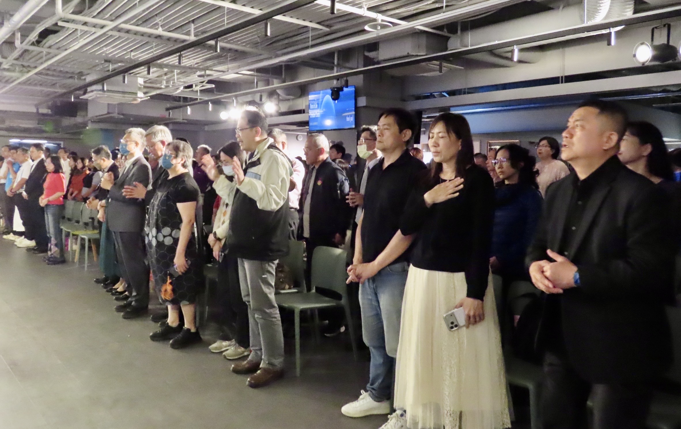 為教會禱告。(圖/李容珍攝影)