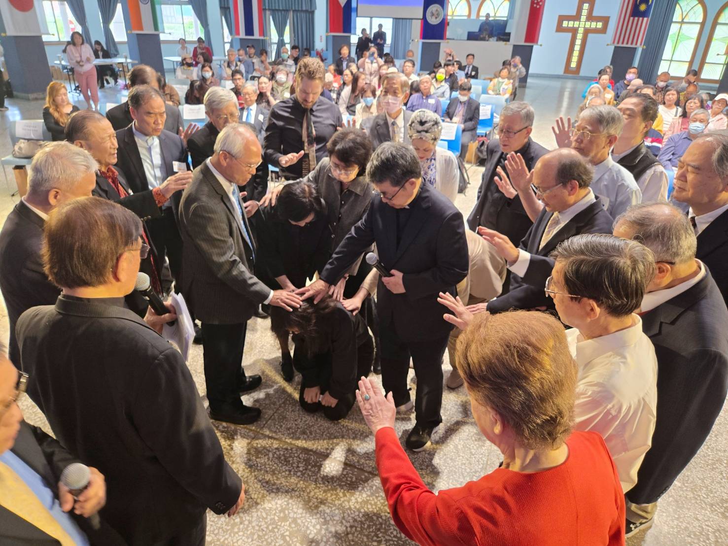 為陳楚媃傳道舉行按牧禮。（圖/梁敬彥攝影）