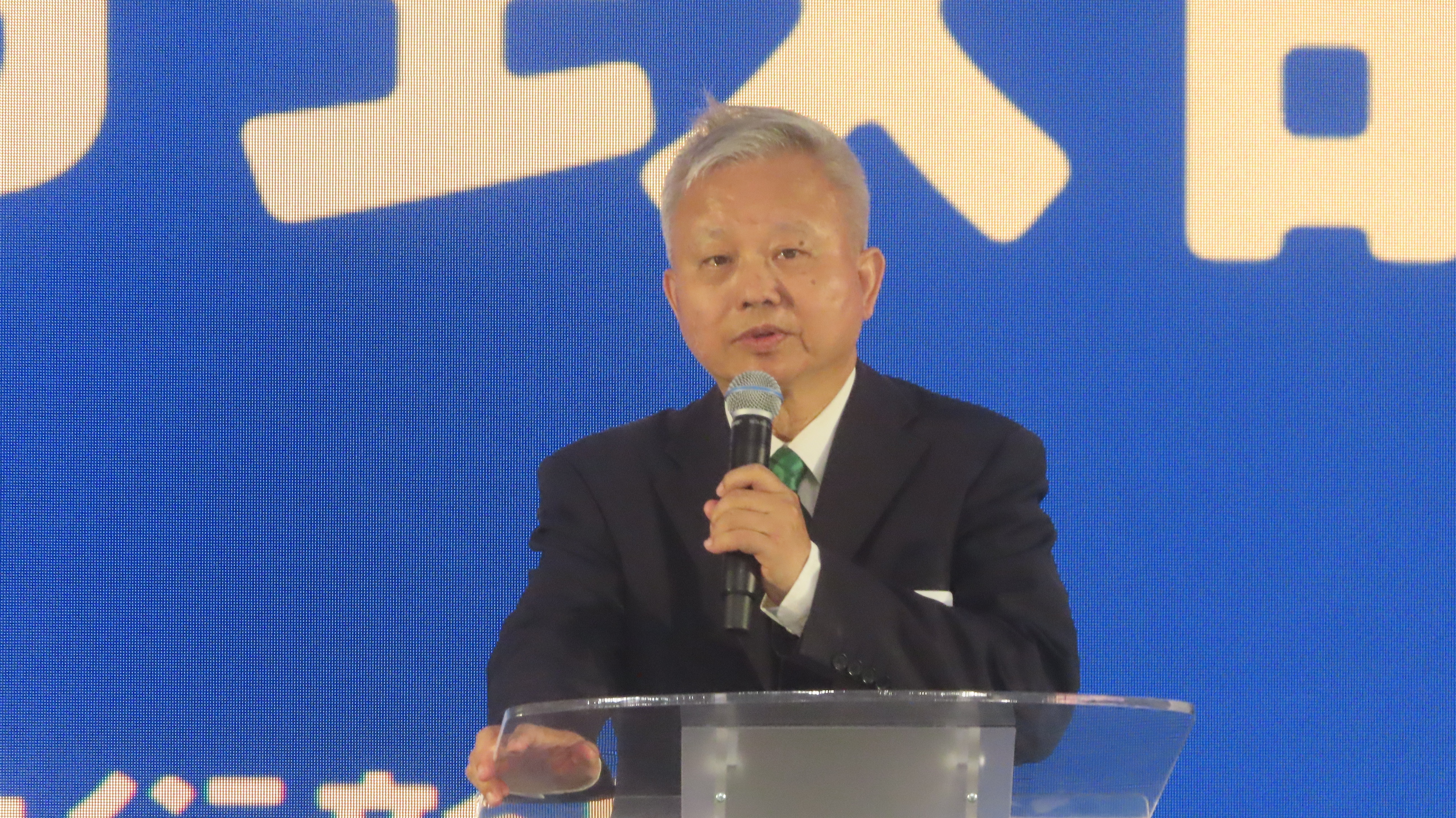 教協理事長曾衍彰長老。