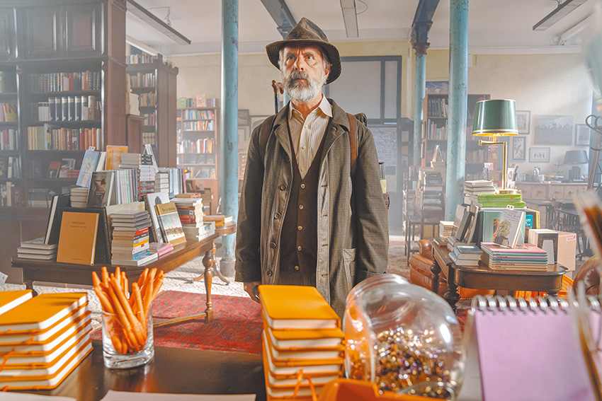 科技生活帶來的衝擊，讓卡爾失去送書對象和工作。