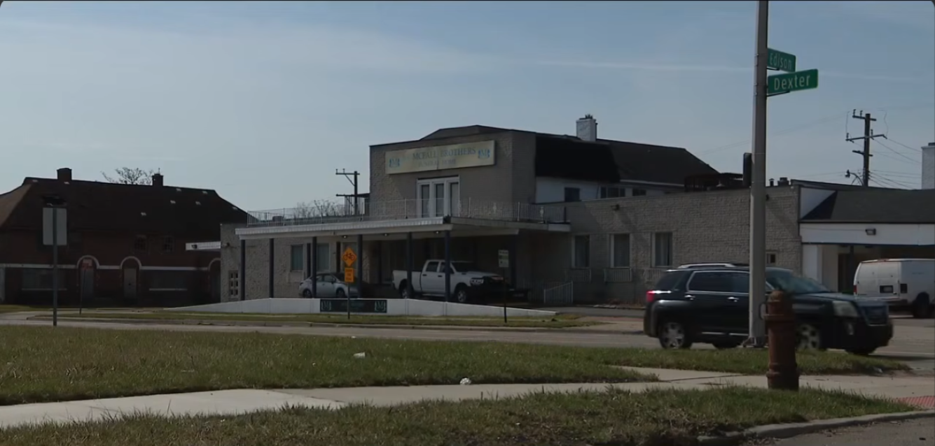新麥克福爾兄弟殯儀館外觀。（YouTube@FOX 2 Detroit截圖）
