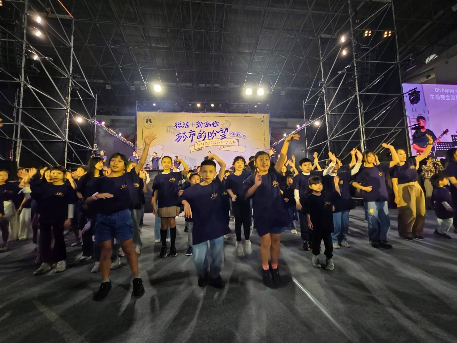 新竹跨宗派兒少開心唱跳,展現活力。(圖/梁敬彥攝影)